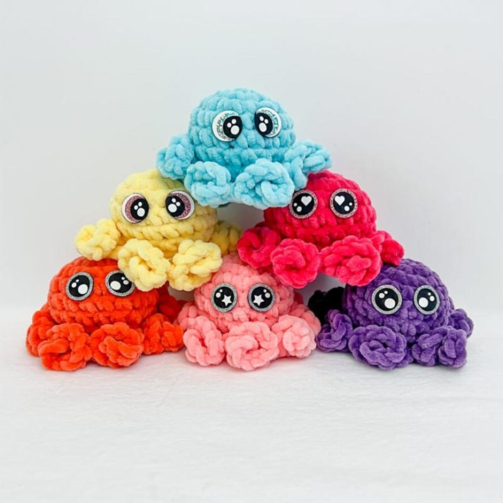 This is another super cute and tiny octopus that fits in the palm of your hand. They are approx. 2.5&rdquo; tall and 4&rdquo; wide across the bottom.