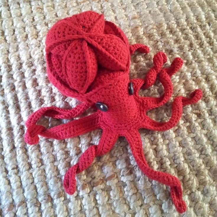 This unique octopus design features a head made from three separate segments or rings that fit together like a puzzle, adding a creative and interactive twist. The tentacles are safe for young children, while the assembly challenge engages toddlers and older kids.
