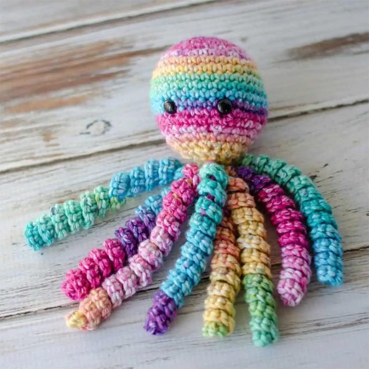 Let's be real we'll all love weaving our fingers into those curly&nbsp;octopus&nbsp;tentacles! This is a great pattern for beginners to amigurumi; it features basic crochet stitches, and it's really simple.