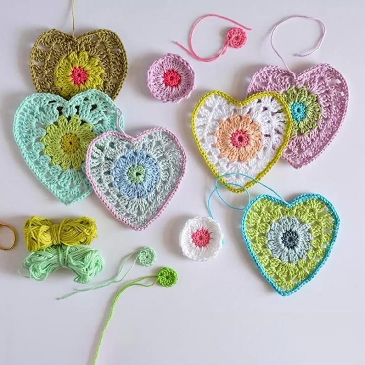 Elegant and exquisitely beautiful, this granny chic heart is done in five rounds of crochet. It will make a gorgeous love garland or even a standalone masterpiece.