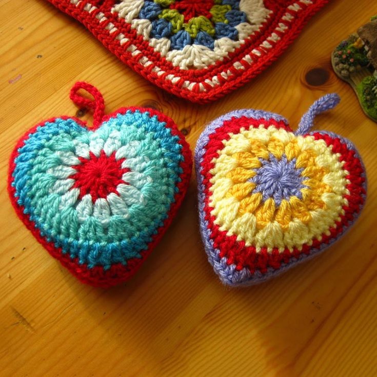 The vibrant heart is a unique way to express your love! Perfect for avid beginners, this pattern gives you plenty of room to get creative with colors.
